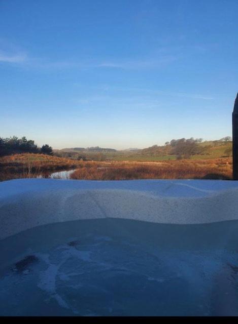 Kelty Pond View Pod 1 With Outdoor Hot Tub - Fife - Loch Leven - Lomond Hillsヴィラ エクステリア 写真
