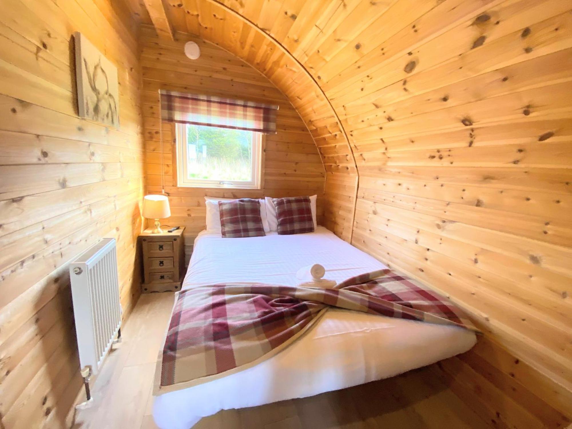 Kelty Pond View Pod 1 With Outdoor Hot Tub - Fife - Loch Leven - Lomond Hillsヴィラ エクステリア 写真