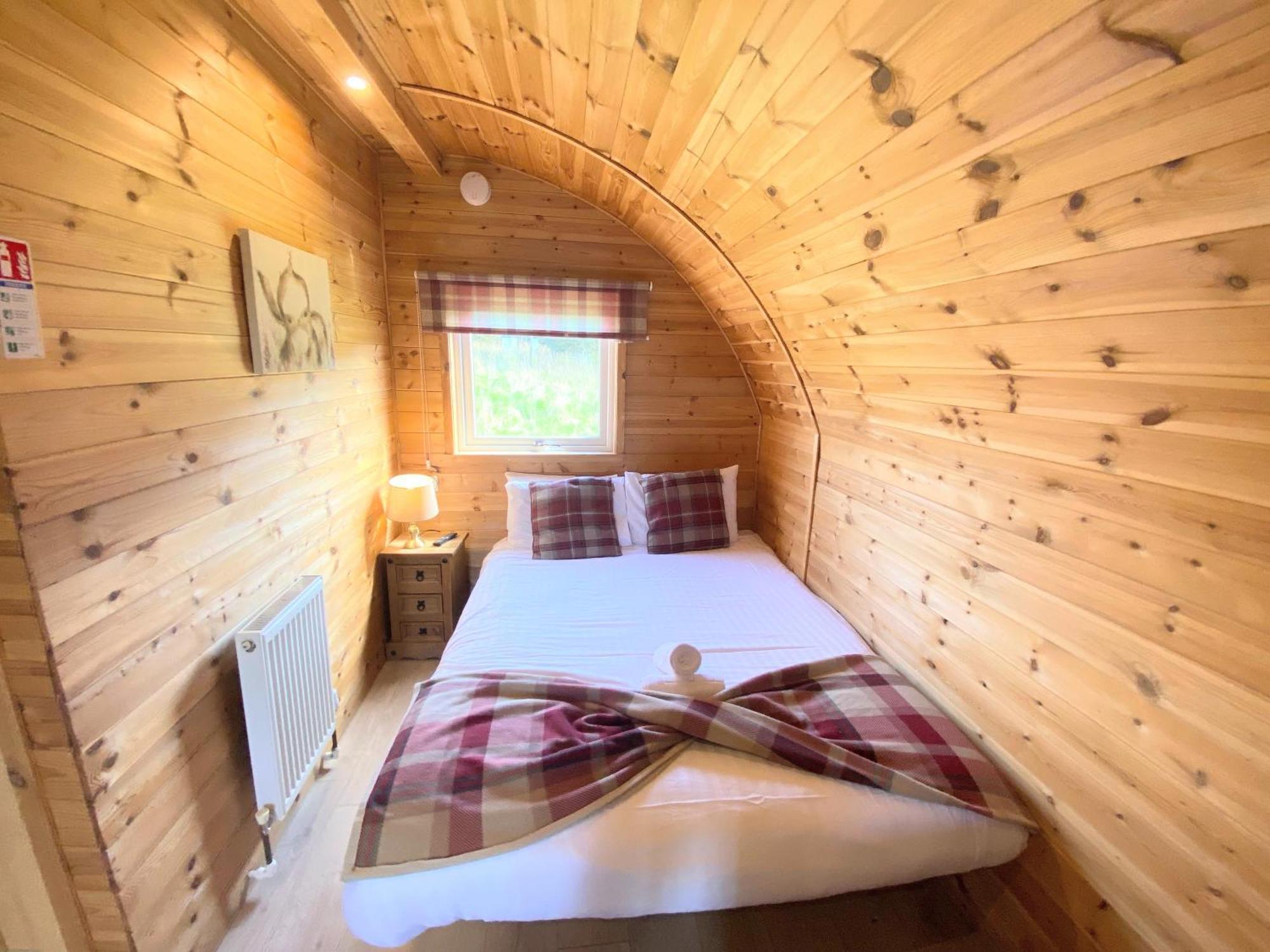 Kelty Pond View Pod 1 With Outdoor Hot Tub - Fife - Loch Leven - Lomond Hillsヴィラ エクステリア 写真